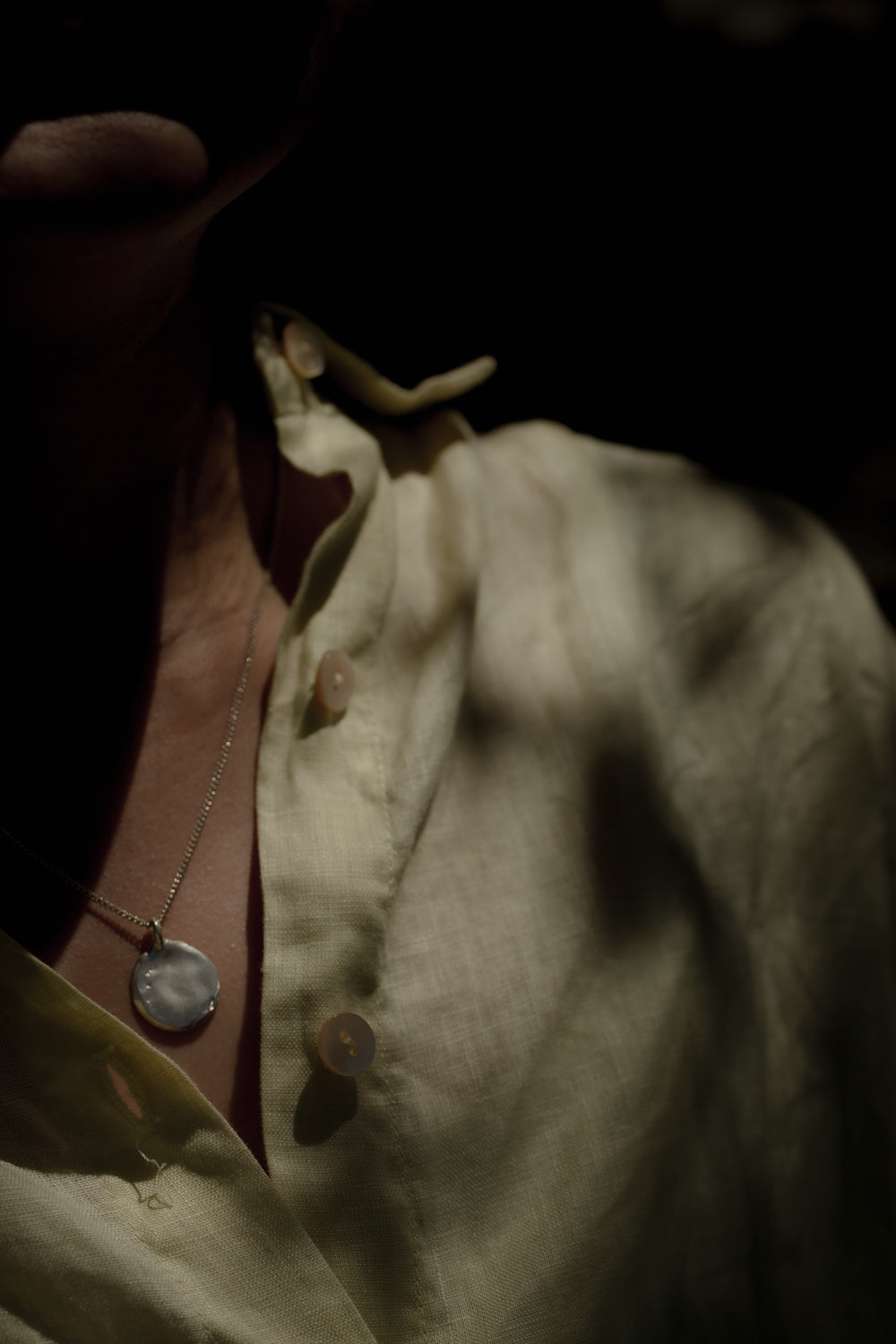 Natural round pendant / silver