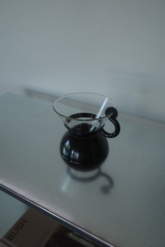 A Cup That Cannot Stand Alone