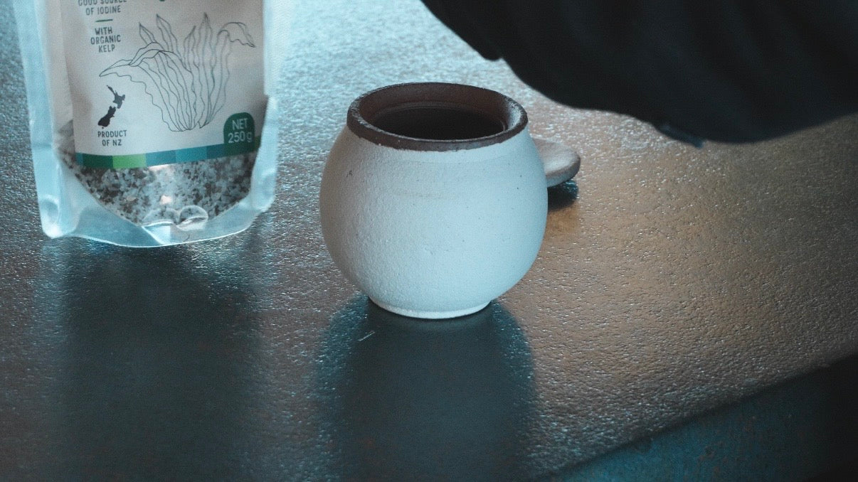 Stay-Dry Salt Pot / さらさら塩壺｜信楽焼