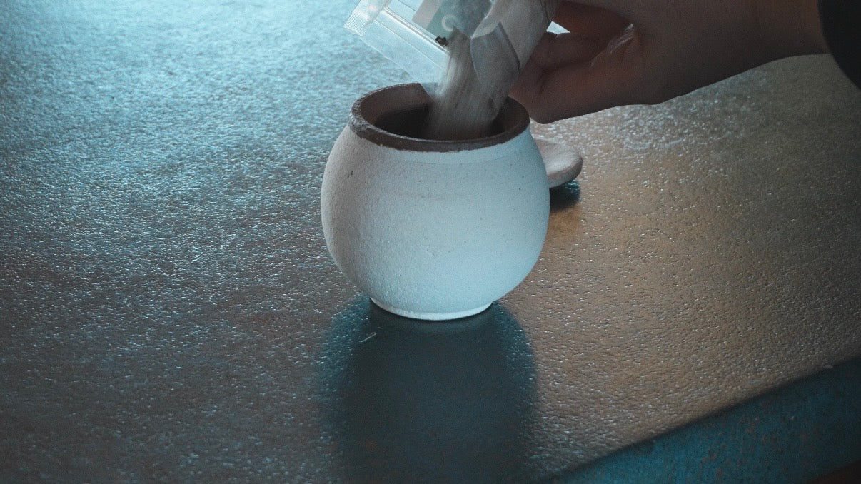 Stay-Dry Salt Pot / さらさら塩壺｜信楽焼