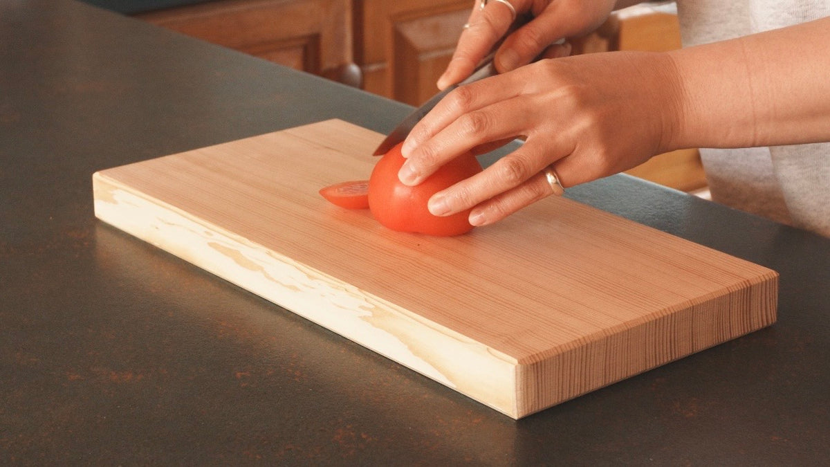Hardworking Wooden Cutting Board / 働きもののまな板
