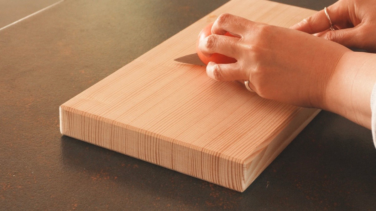 Hardworking Wooden Cutting Board / 働きもののまな板