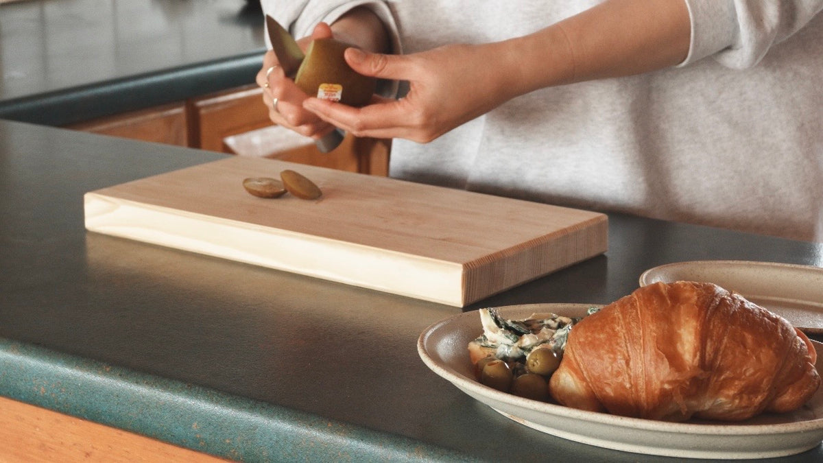 Hardworking Wooden Cutting Board / 働きもののまな板
