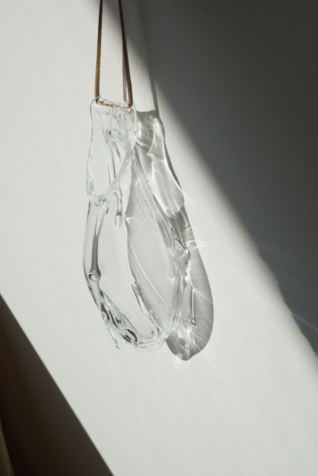 KUUKAN / Glass Wall Vase