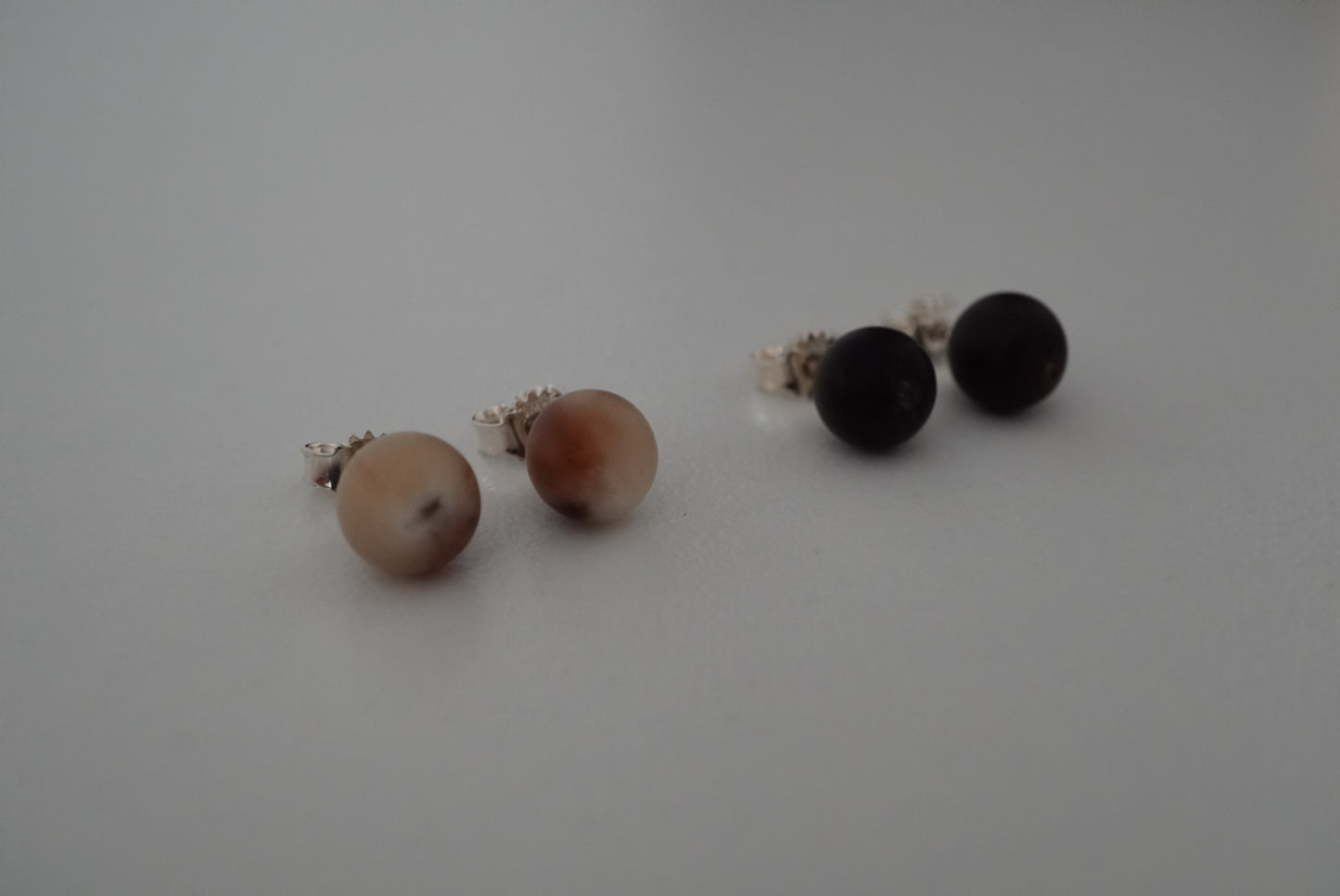 Pearl stud earrings / 2 colors