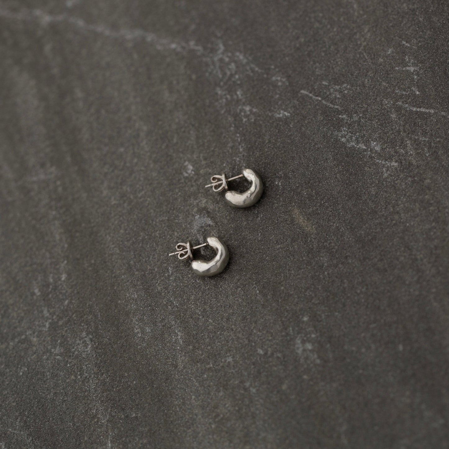 Small curving earrings / silver