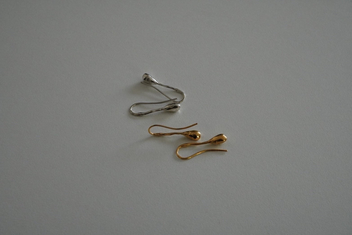 Leaf drop earrings / silver